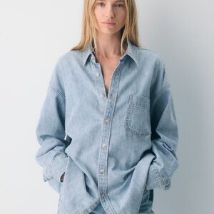Aritzia Denim Forum 80's Comfy Denim Shirt (XS)